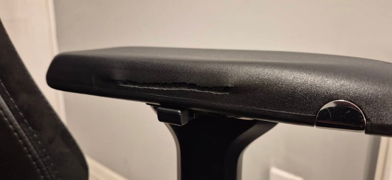 Secretlab Omega Gaming Chair