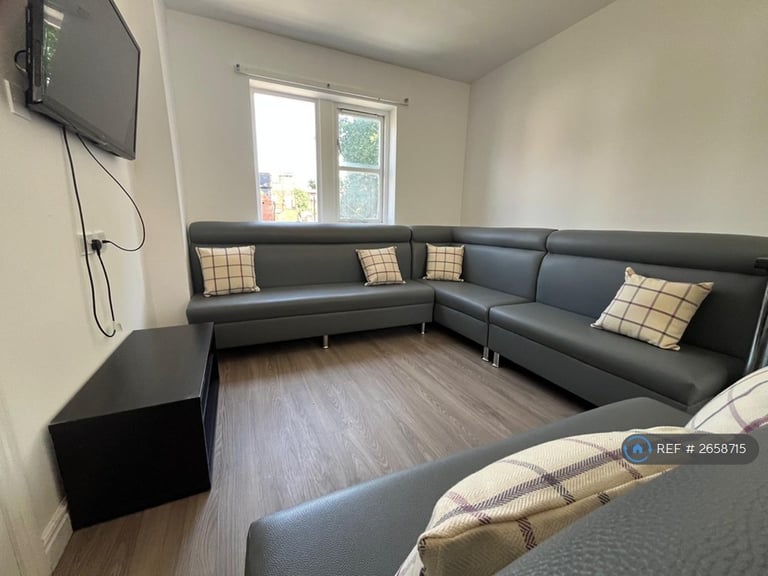 10 bedroom house in Ebberston Terrace, Leeds, LS6 (10 bed) (#2658715)