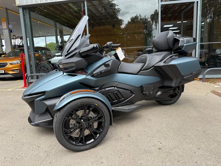 2025 Can-Am Spyder RT Limited 1330cc 6 speed semiauto trike MINERAL BLUE