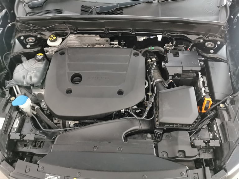 2022 Volvo XC40 2.0 B3P Plus Dark 5dr Auto ESTATE PETROL Automatic