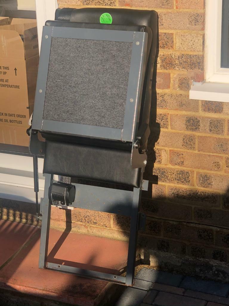 LAND ROVER 110 BULKHEAD CENTRE SEAT WITH SEATBELT