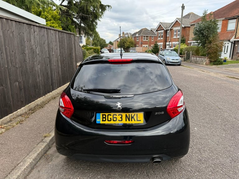 2013 Peugeot 208 1.2 VTi Allure 3dr HATCHBACK Petrol Manual