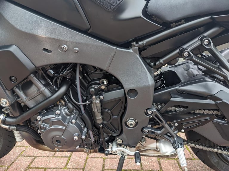 YAMAHA MT-10 2022 - TECH BLACK - AKRAPOVIC - RECENT TYRES - 5 SERVICE ENTRIES