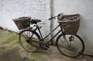 VINTAGE THRIUMPH BICYCLE - Steel step-through frame sports roadster in working condition