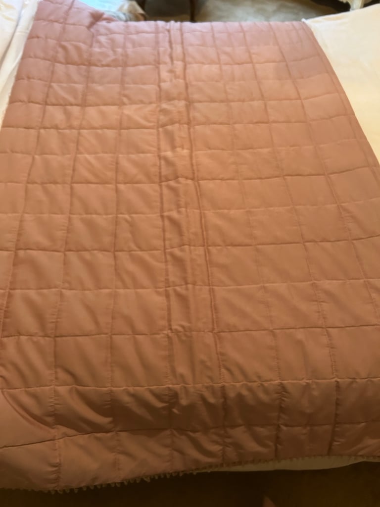 Laura Ashley Throw & 2 Cushions Set