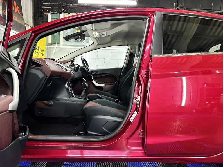 2011 Ford Fiesta 1.6 Titanium Hatchback 5dr Petrol Manual (134 g/km  118 bhp)