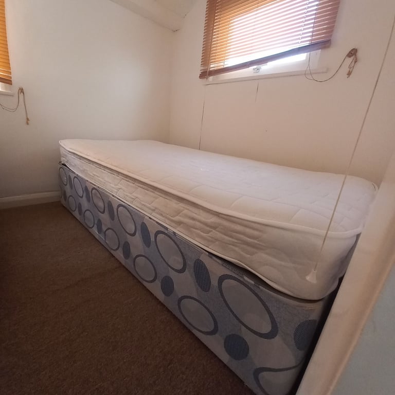 Single bed with mattress 