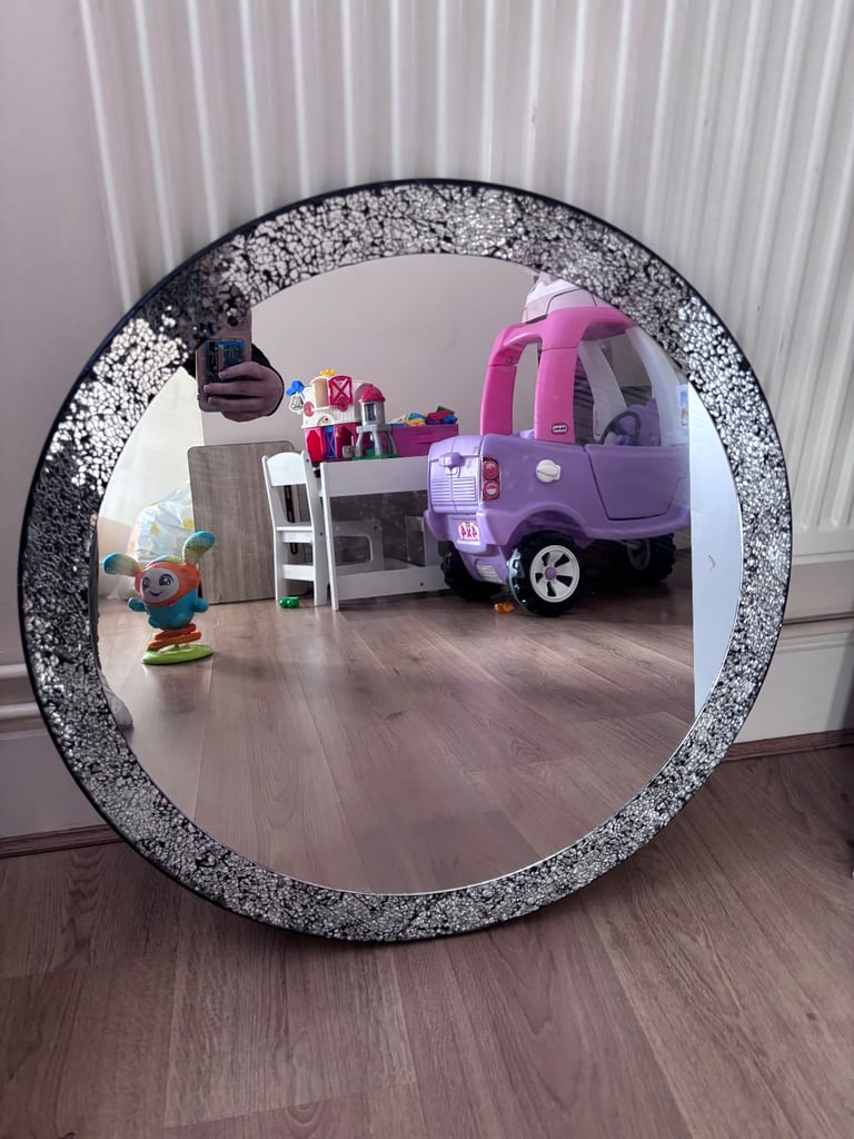 Round mirror