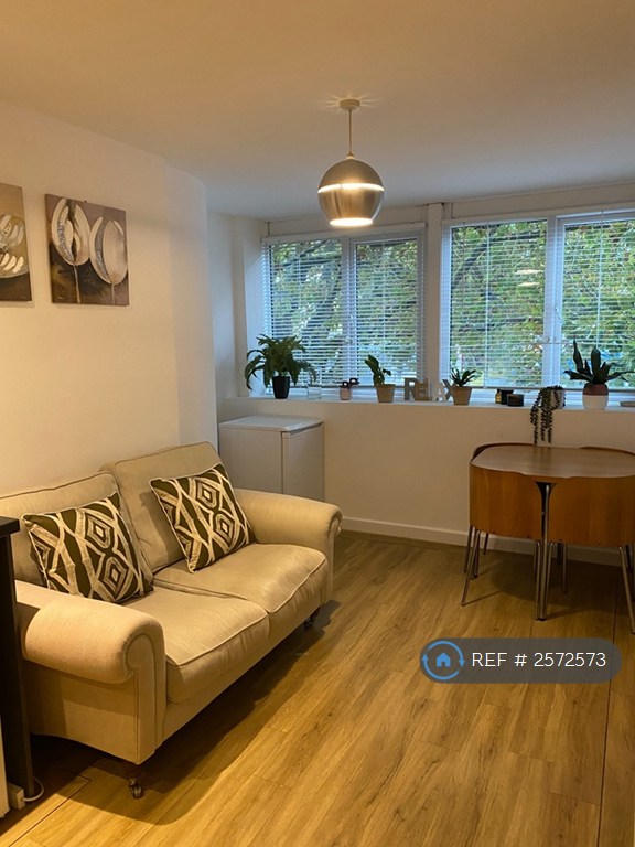 2 bedroom flat in Enterprise House, Portsmouth, PO1 (2 bed) (#2572573)
