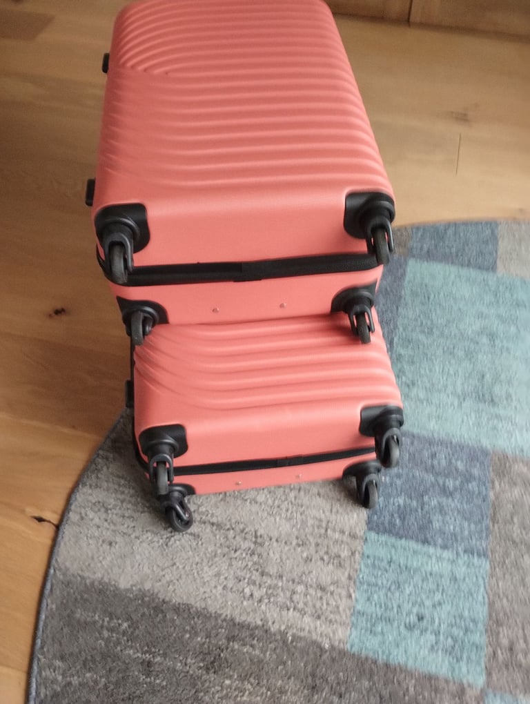 Medium hard shell suitcases