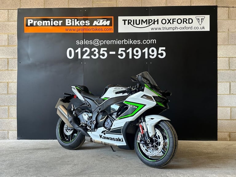 STUNNING ONE OWNER 2024/24 KAWASAKI ZX-10R MOTORCYCLE 