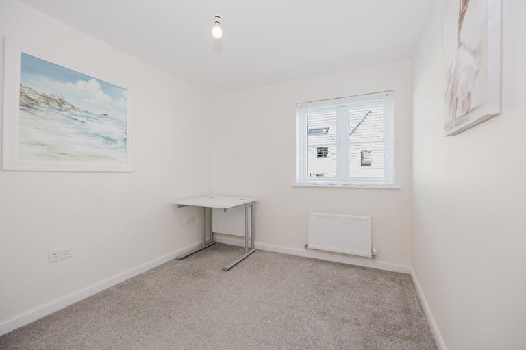 Stunning, 3 bedroom, end-terraced family home in Kaimes, with private garden and parking