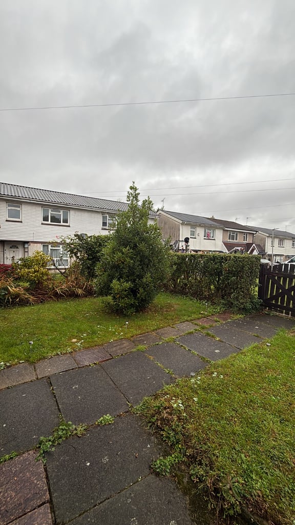 Lovely semi detached 3 bed house in between Watford and Harrow with large garden 