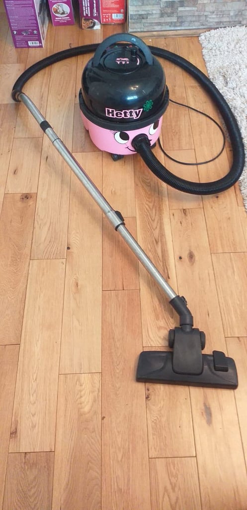 VACUUM CLEANER: NUMATIC HETTY * delivery available *