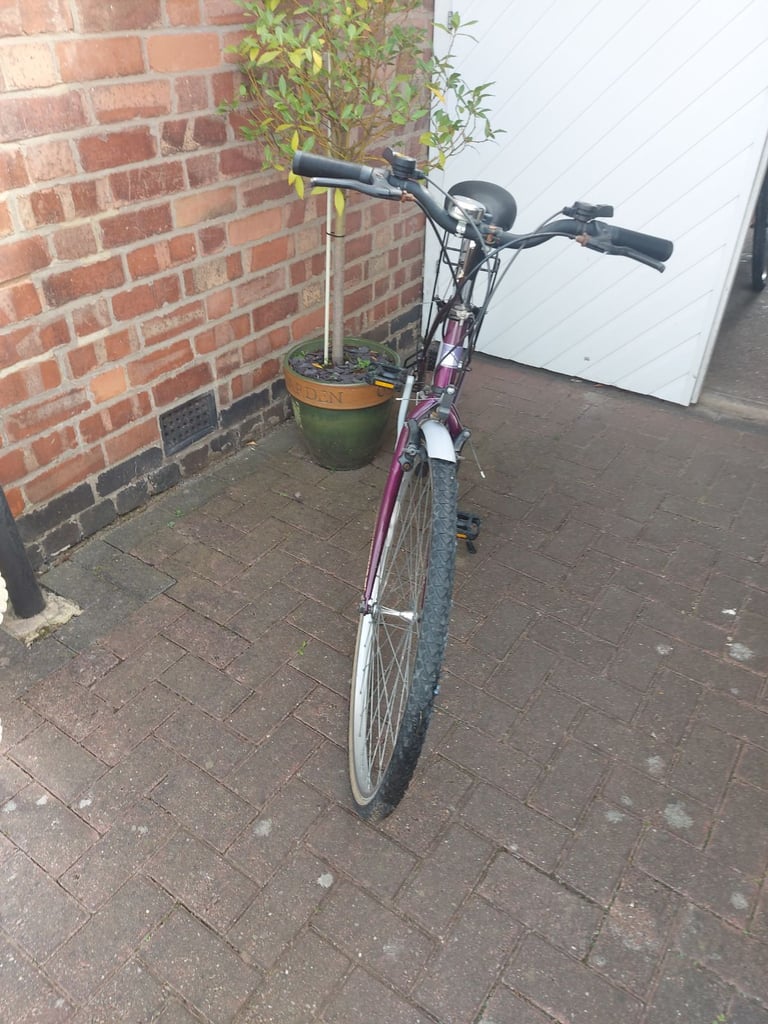 Ladies hybrid bike