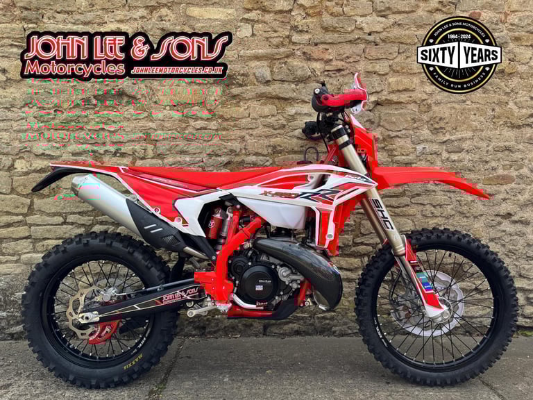 Beta RR250 X-PRO Enduro Bike, New 2025 Model, Clearance & Free Accessories 