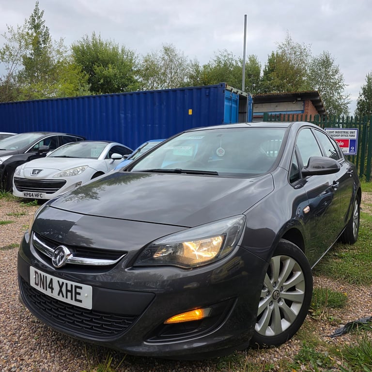 VAUXHALL ASTRA J DESIGN FACELIFT MODEL 1.7 DIESEL 110 BHP YEAR 2014 £20 ROAD TAX PER YEAR HPI CLEAR!