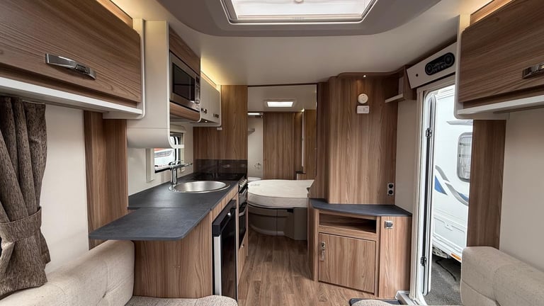 2022 Swift Sprite Major 4 SB Transverse Island Fixed Bed End Washroom