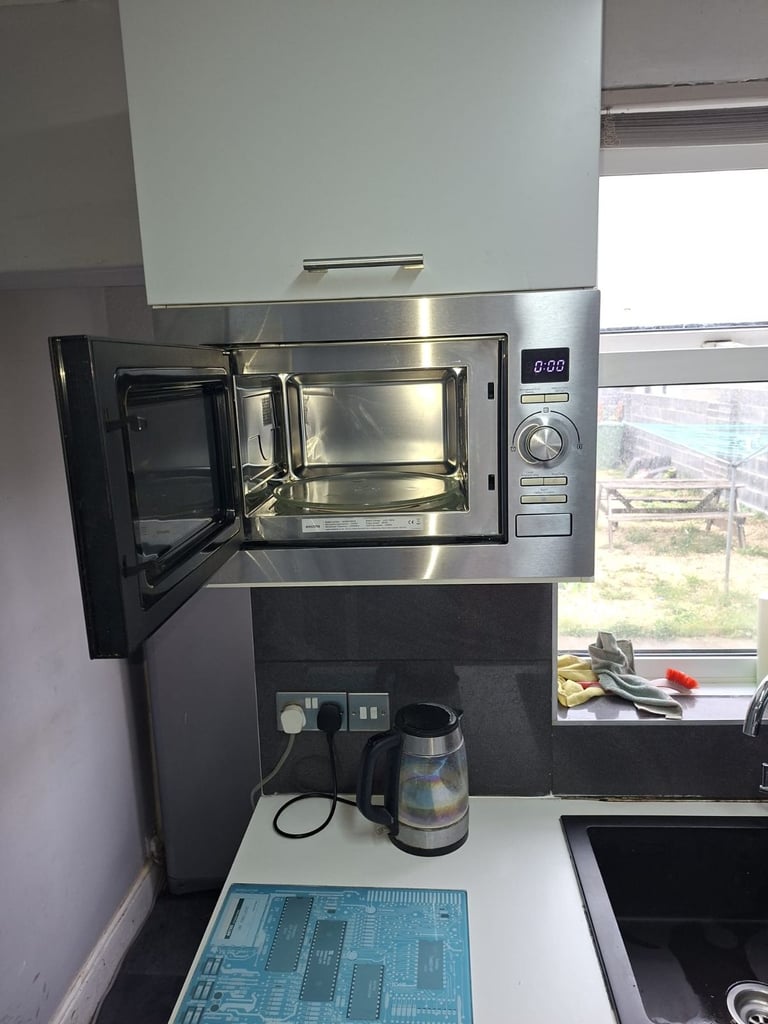 Spacious room on close to Airbus,UWe