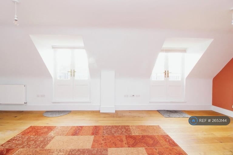 2 bedroom flat in Adams Walk, Midhurst, GU29 (2 bed) (#2653144)