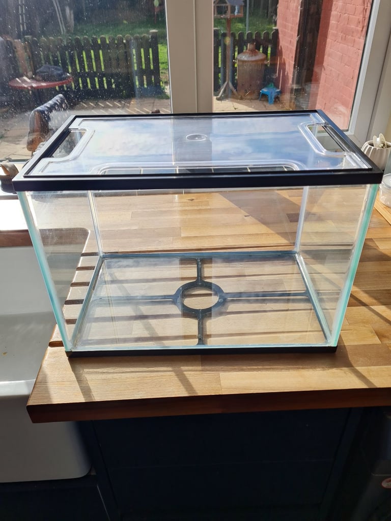 image for 25 litre fish tank with lid