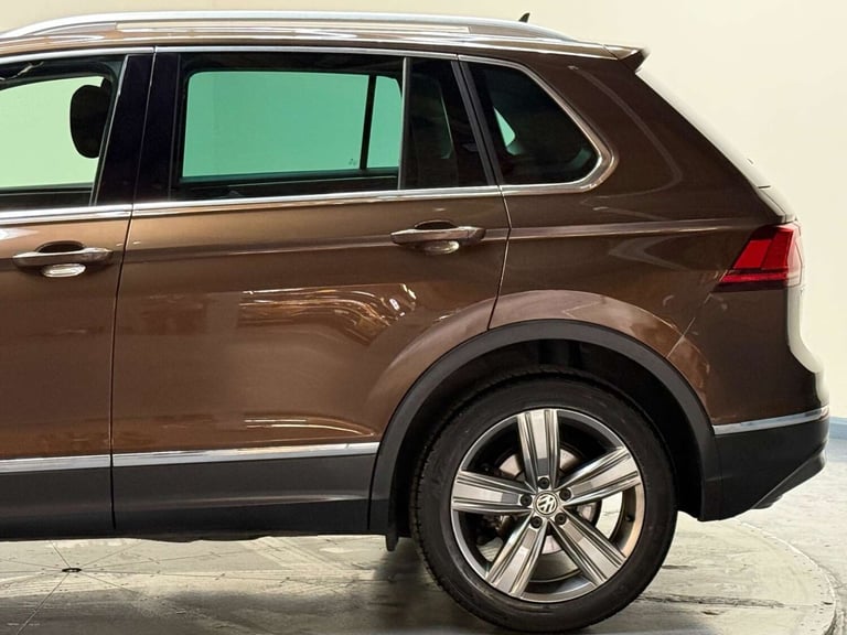 2017 Volkswagen Tiguan 2.0 TDI BlueMotion Tech SEL DSG 4Motion Euro 6 (s/s) 5dr SUV Diesel Automatic