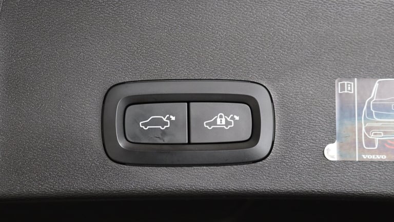  Volvo XC40 T3 R-Design (Lounge Pack, Sunroof, Harman Kardon, 360 Camera, BLIS) Petrol Automatic