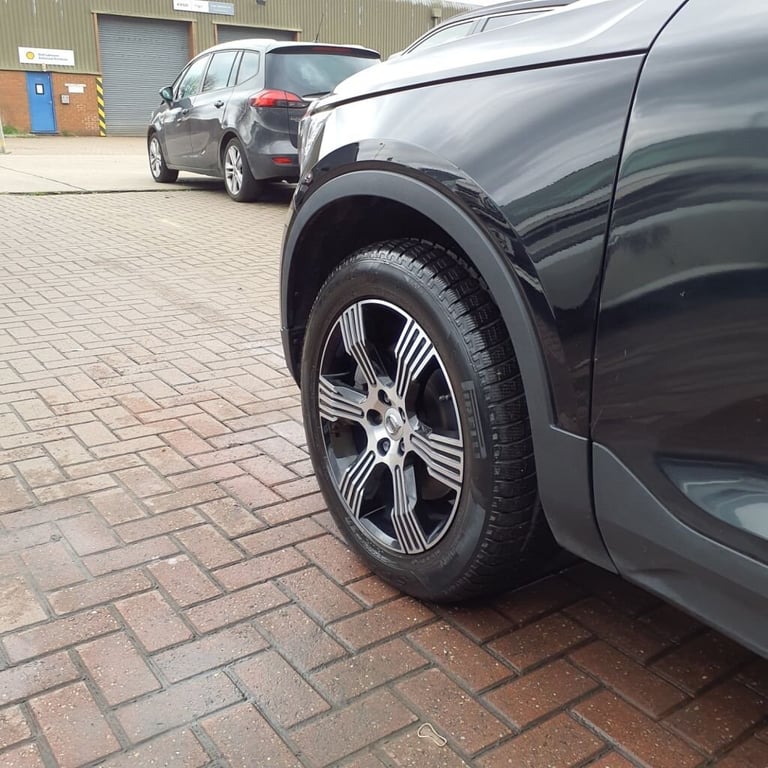 2020 70 VOLVO XC40 2.0 B4 INSCRIPTION MHEV 5D 195 BHP