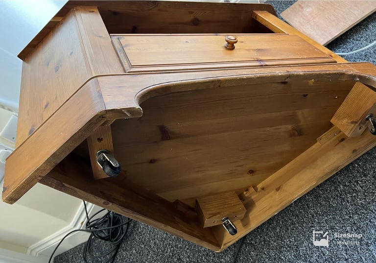 Pine Corner TV Stand