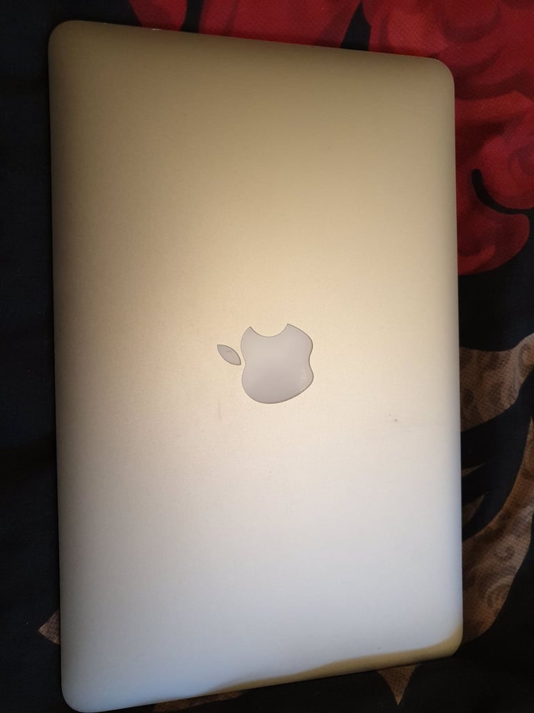 BOXED APPLE MACBOOK AIR 11inch LAPTOP WITH CHARGER 2015 1.6GHZ I5 CPU, 4GB DDR3 128GB SSD MONTEREY