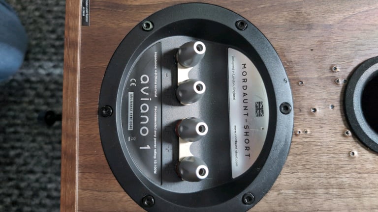 Mordaunt-short Aviano 1 walnut bookshelf speakers