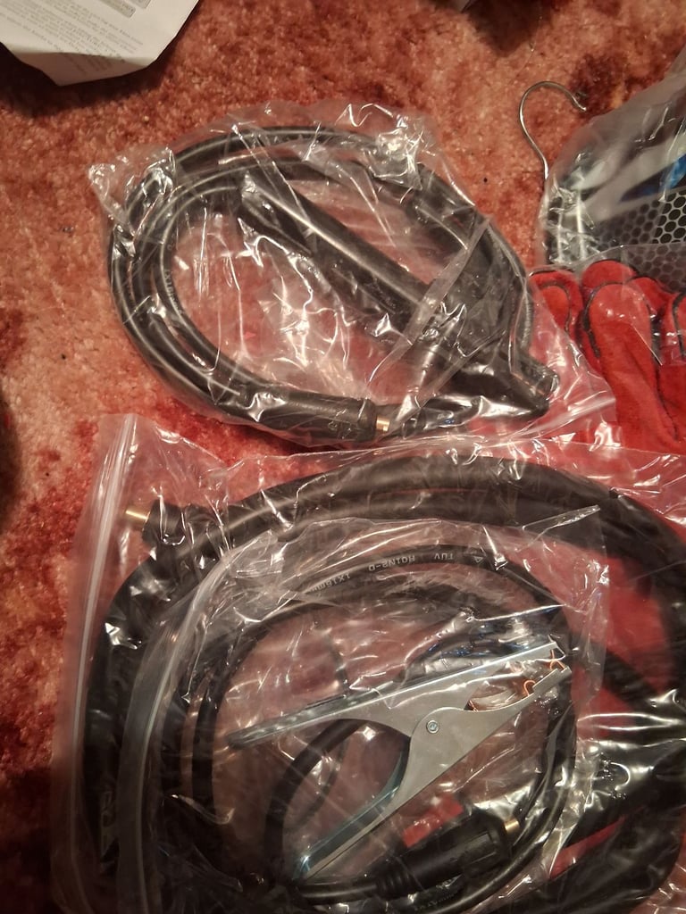 Brand new gasless mig welder and arc, 200a