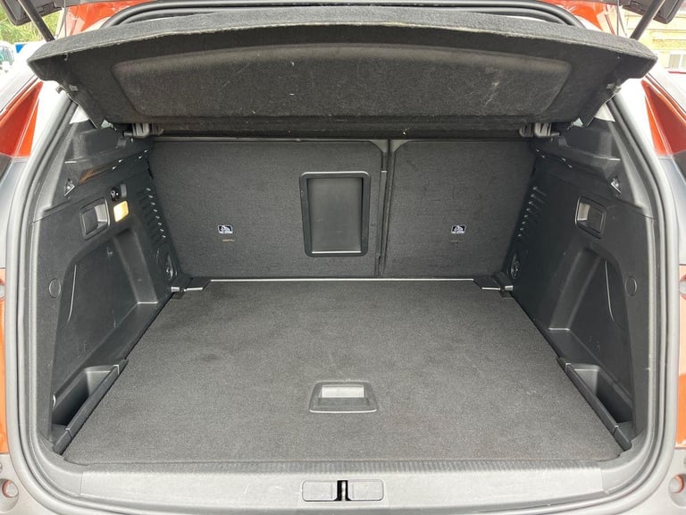 Peugeot 3008 ALLURE PURETECH S/S 1.2 130ps Petrol Automatic in Bronze