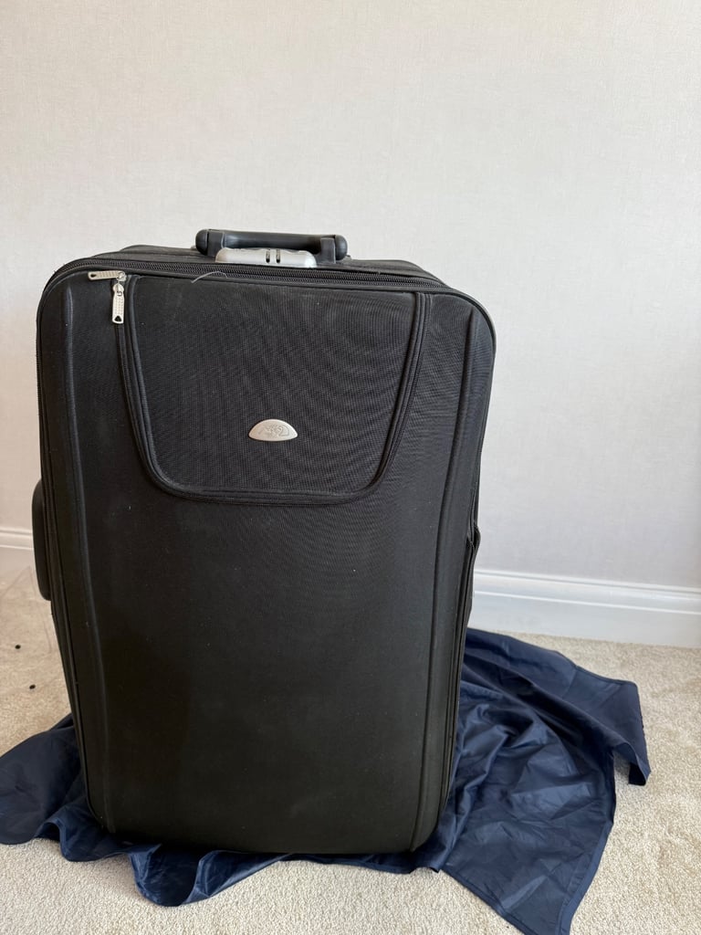  Extra large suitcase  2 wheels used