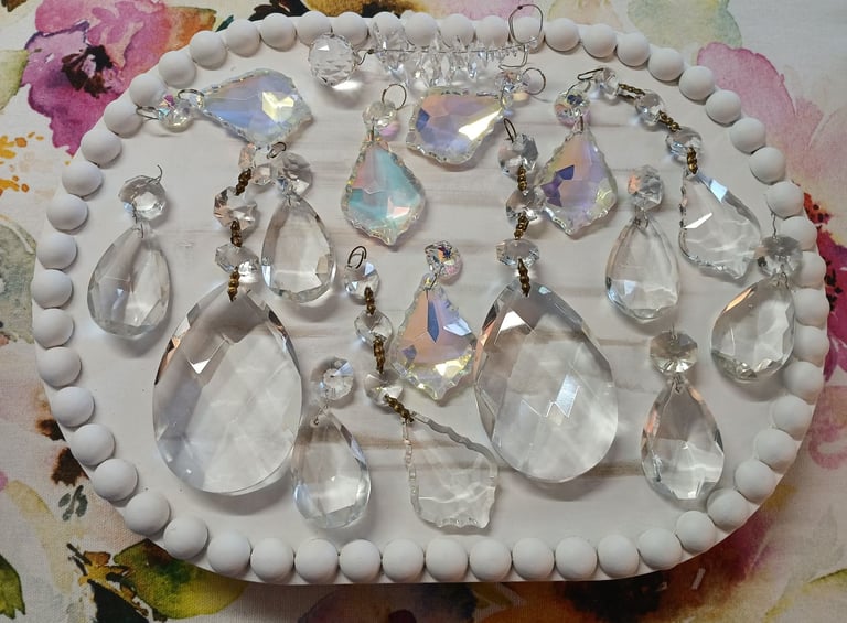 COLLECTION OF GLASS FACETED HANGING DROPLET CRYSTALS VARIOUS SIZES 