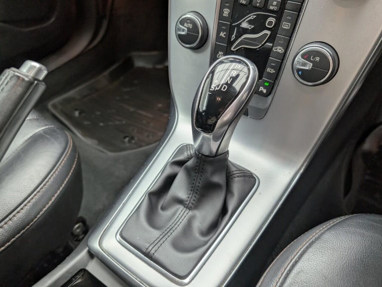 2019 Volvo V40 Cross Country 1.5 T3 Edition Hatchback 5dr Petrol Auto Euro 6 (s/s) (152 ps) 18'' ...