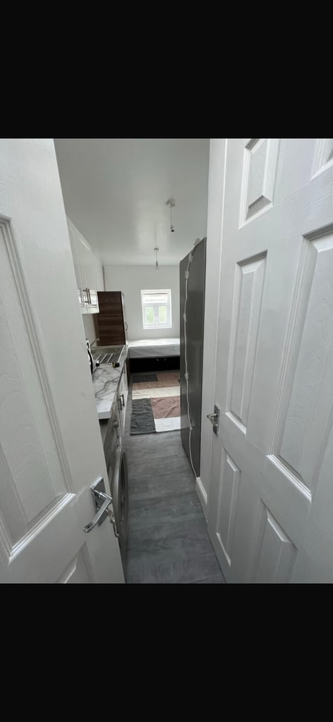 Studio flat to rent in Romford RM7