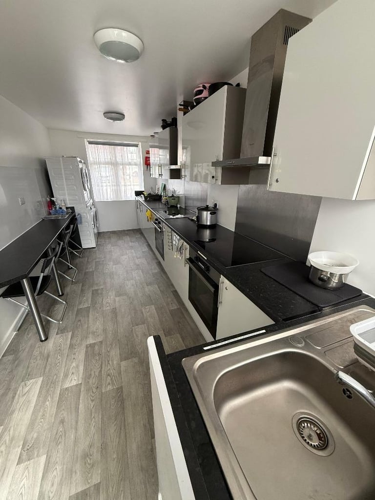 2 DOUBLE ENSUITE BEDSITS WICKLIFFE GARDENS WEMBLEY HA9