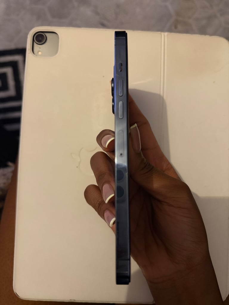 iPhone 13 Pro Max Unlocked Smartphone Sierra Blue, 128GB, 76% Battery Health.