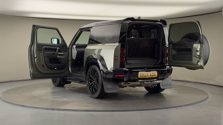 2024 Land Rover Defender 3.0 D300 X-Dynamic HSE 90 3dr Auto ESTATE DIESEL Automatic
