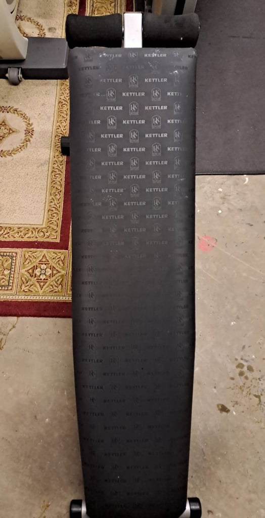 Kettler sit ups bench in first class condition 