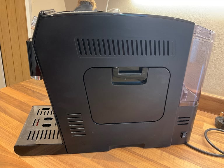 Delonghi Bean to Cup Coffee Machine 