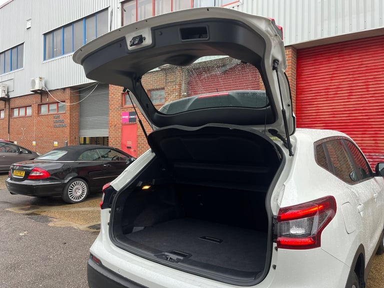 2017 Nissan Qashqai 1.2 DIG-T Acenta XTRON Euro 6 (s/s) 5dr HATCHBACK Petrol Automatic