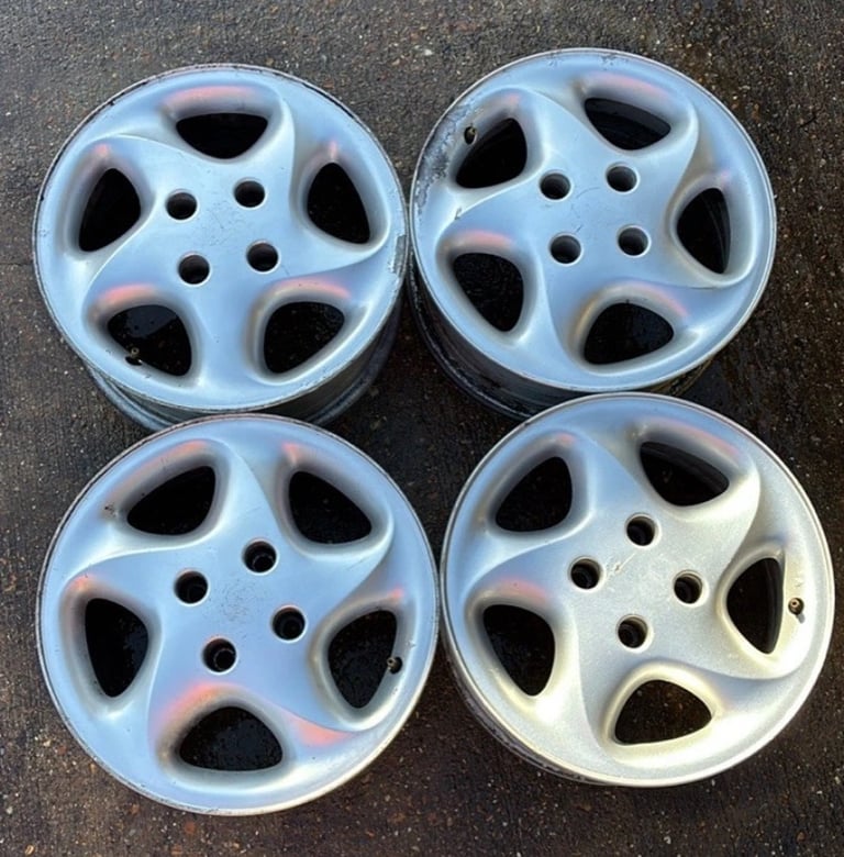 Looking for a set of Saxo VTS wheels 