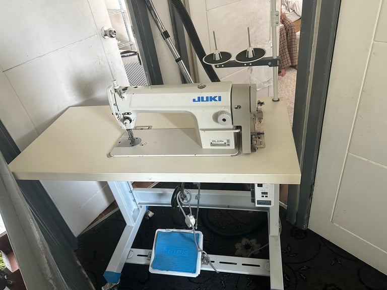 Industrial sewing machine juki DDL-8100E 