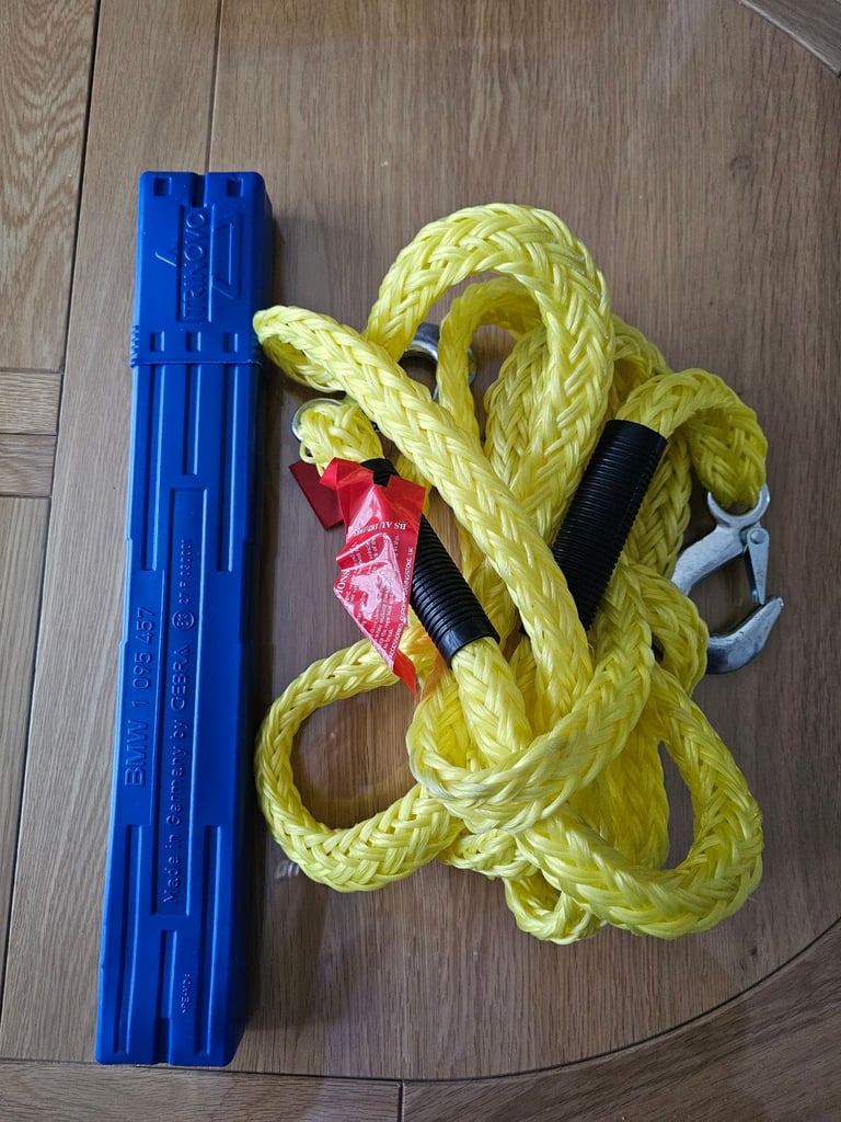 image for Warning triangle and tow rope