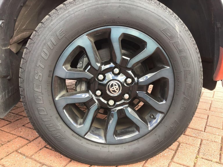 2024 Toyota Hilux 2.8 D-4D Invincible X Pickup Double Cab 4dr Diesel Auto 4WD Euro 6 (s/s) (2 PIC...