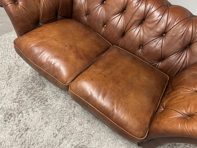 LAURA ASHLEY HUDSON NATURALLY DISTRESSED LEATHER SOFA DELIVERY AVAILABLE 🚚