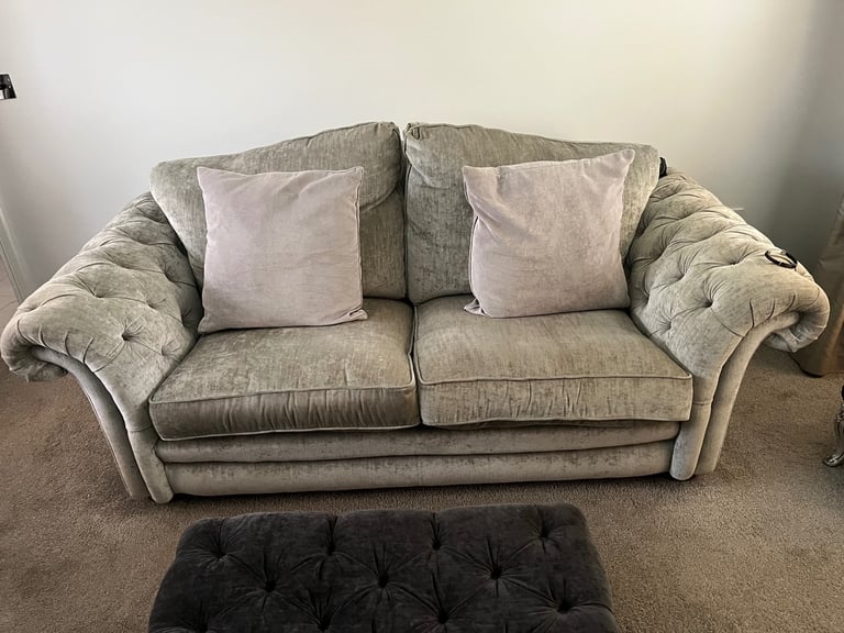 Suite of furniture with pouffe 