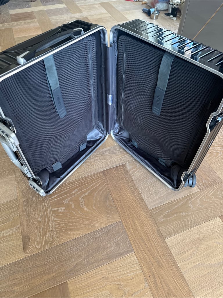 RIMOWA 